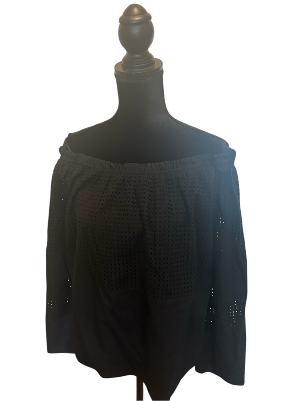 Vertigo Paris Off Shoulder Eyelet Bell Sleeve Top Black Medium NWT - Picture 3 of 8